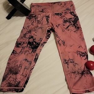 H26 Yelete Pink and Black Active Capri Leggings